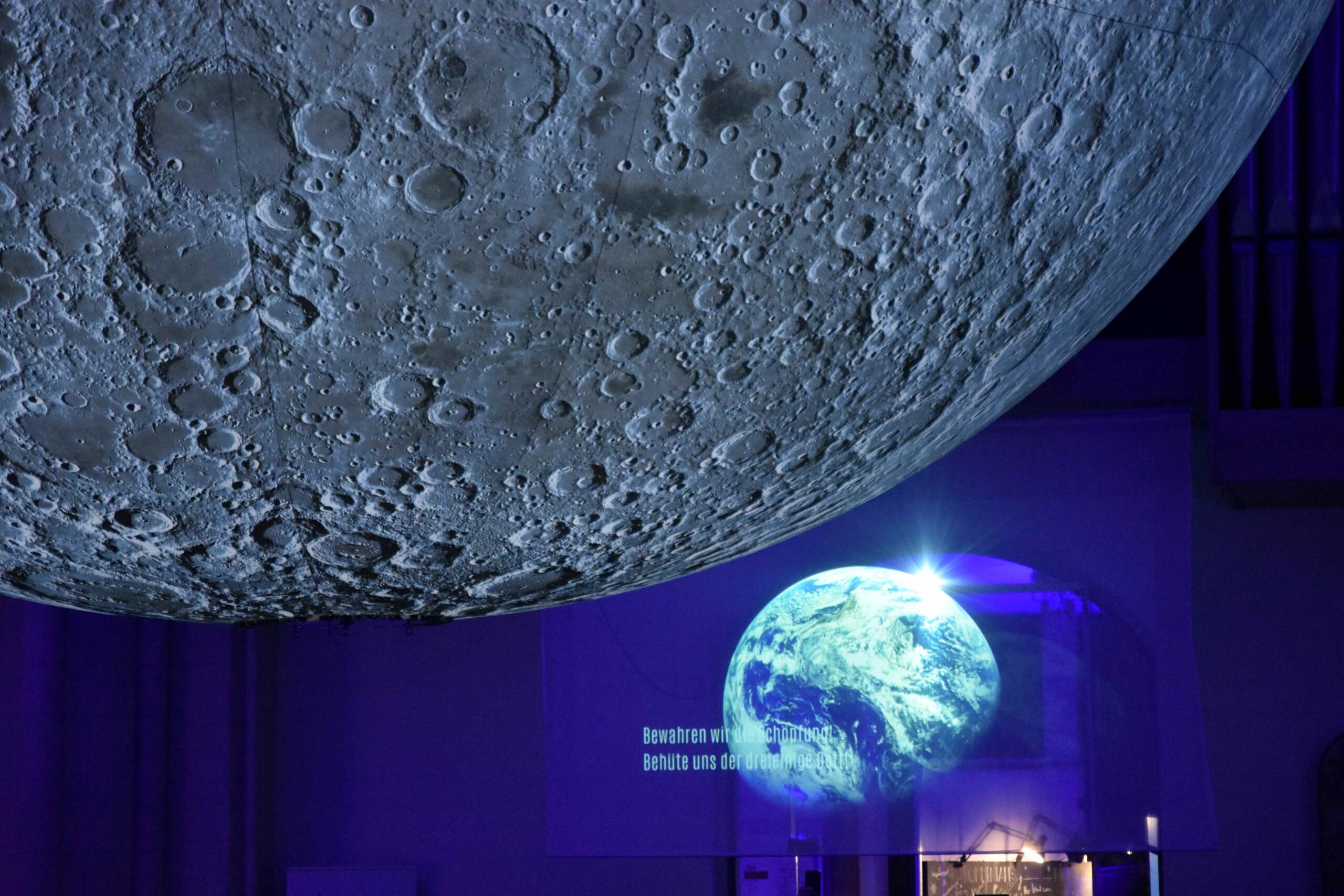 Museum of the moon – Wunderbar geborgen